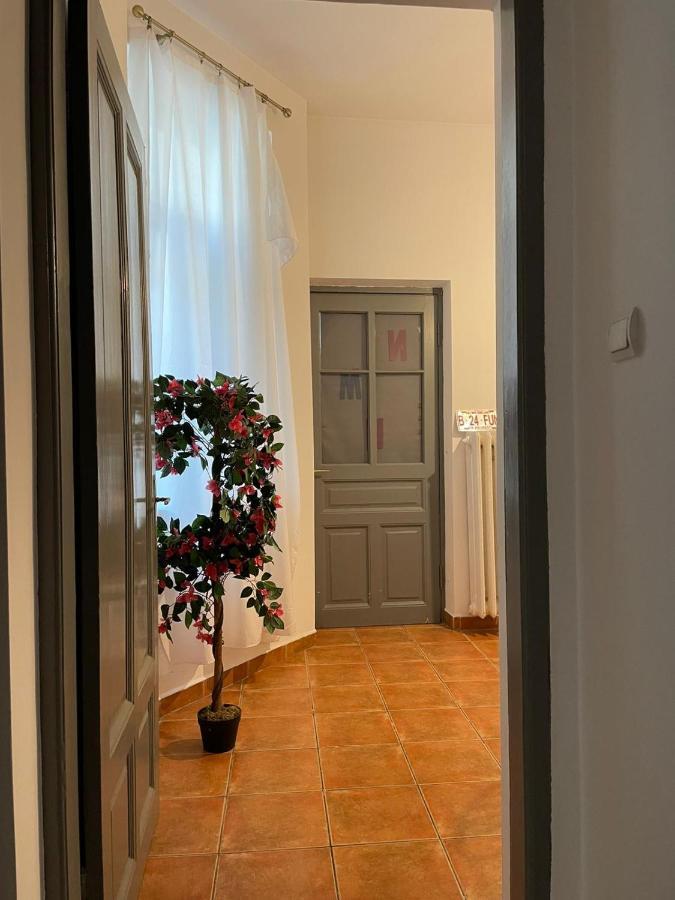 Outstanding 3Br Ultracentral Cityview Balcony Aaa Lejlighed Bukarest Eksteriør billede