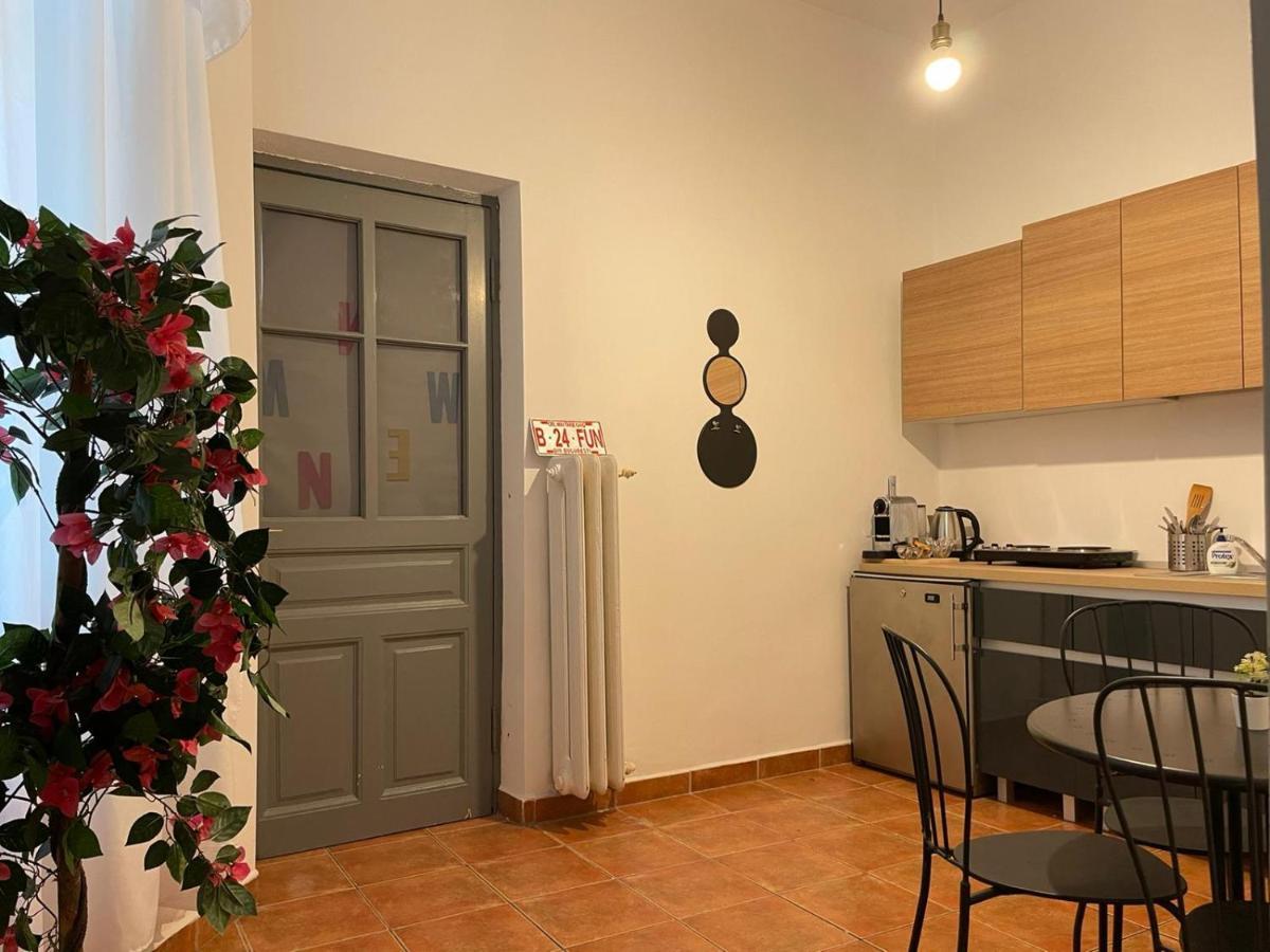 Outstanding 3Br Ultracentral Cityview Balcony Aaa Lejlighed Bukarest Eksteriør billede